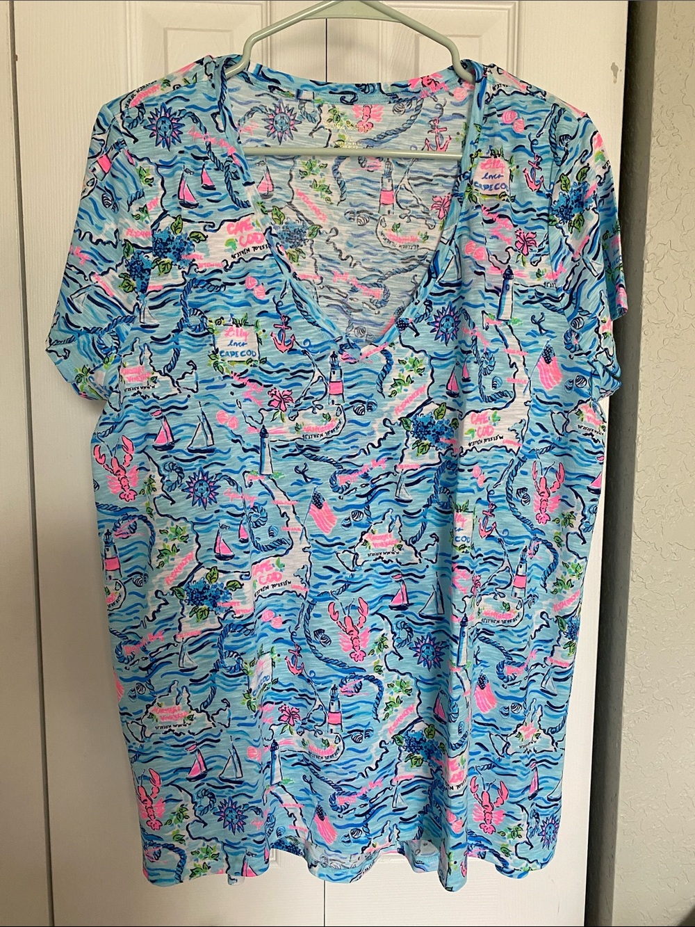 NWT Lilly Pulitzer Etta V-Neck T-Shirt in Lilly Loves Cape Cod print Size XL - Picture 2 of 10